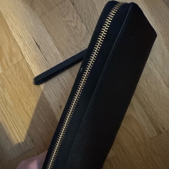 Michael Kors Black Leather Wallet/Wristlet. EUC - Picture 5 of 9